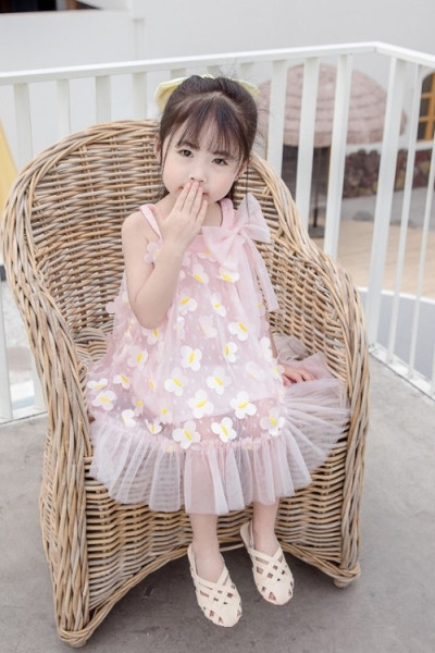 Bērnu kleita ar tillu un 3D tauriņiem