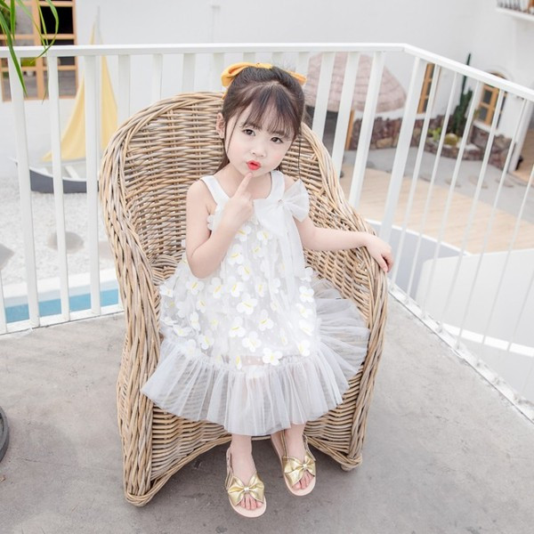 Bērnu kleita ar tillu un 3D tauriņiem