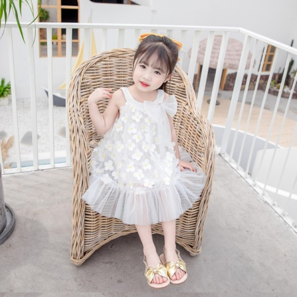 Bērnu kleita ar tillu un 3D tauriņiem