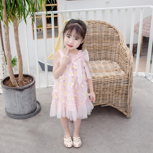 Bērnu kleita ar tillu un 3D tauriņiem