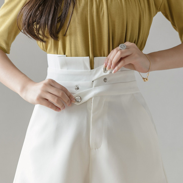 Модерни дамски къси панталони с копчета и А-линия