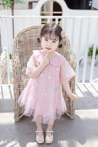 Bērnu punktveida kleita ar tillu un apkakli