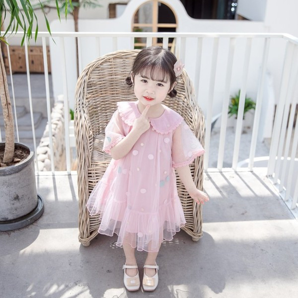 Bērnu punktveida kleita ar tillu un apkakli