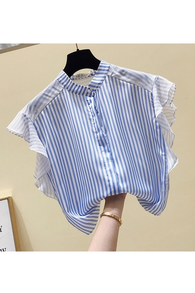 Svītrains sieviešu vasaras krekls ar ovālu kakla izgriezumu un lokām