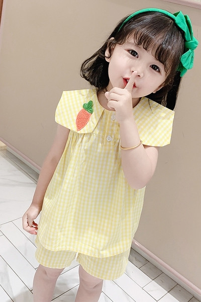 Rūtaina bērnu kleita ar aplikāciju