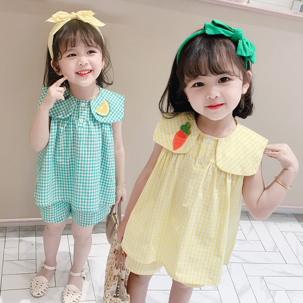 Rūtaina bērnu kleita ar aplikāciju