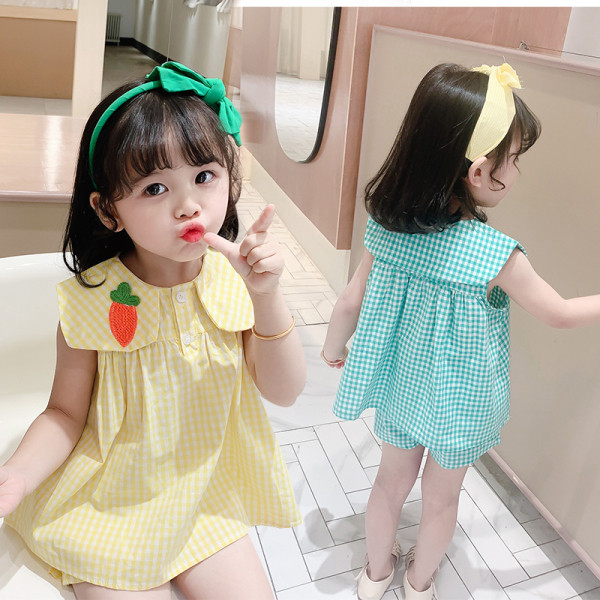 Rūtaina bērnu kleita ar aplikāciju