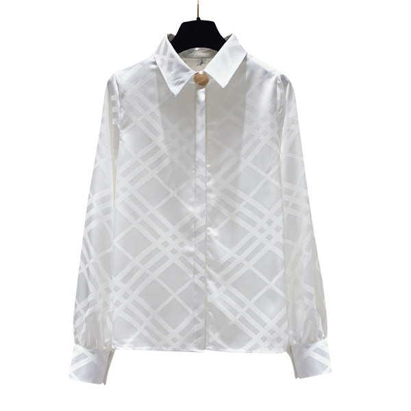 Stilīgs sieviešu krekls ar klasisku apkakli, garām piedurknēm un metāla apdari