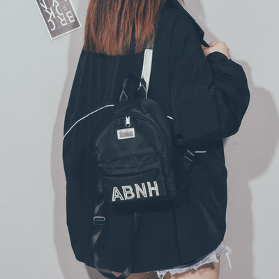 Ikdienas sieviešu mugursoma ar uzrakstu un kabatu