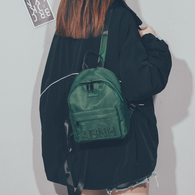 Ikdienas sieviešu mugursoma ar uzrakstu un kabatu