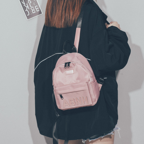 Ikdienas sieviešu mugursoma ar uzrakstu un kabatu