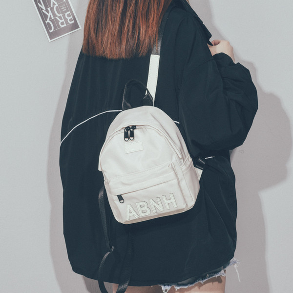 Ikdienas sieviešu mugursoma ar uzrakstu un kabatu