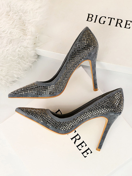 Stilīgs sieviešu apavu smails modelis ar spīdīgu efektu