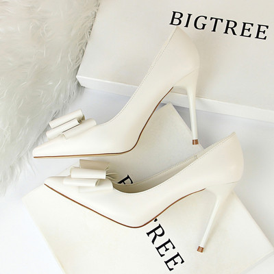 Sieviešu ādas apavi ar lenti un 10 cm papēdi