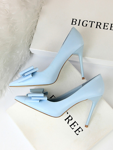 Sieviešu ādas apavi ar lenti un 10 cm papēdi