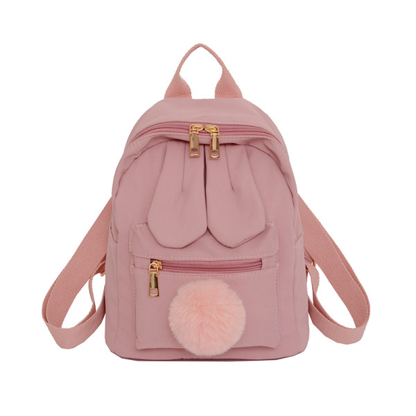 Moderna sieviešu mugursoma ar rāvējslēdzēju un 3D elementu