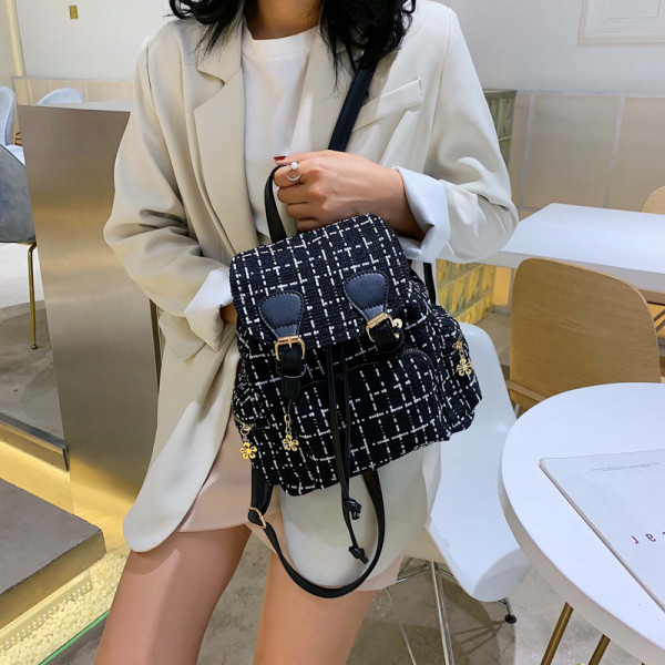 Moderna sieviešu rūtainā mugursoma ar rokturi