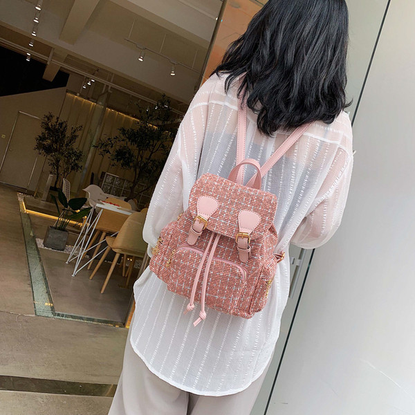 Moderna sieviešu rūtainā mugursoma ar rokturi