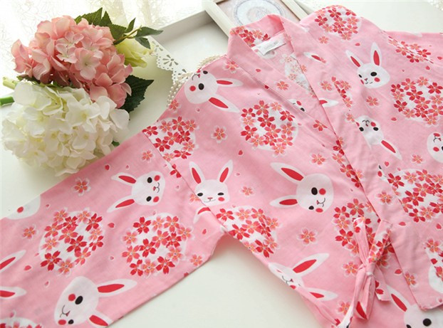 Sieviešu peldmētelis ar apdruku un saitēm