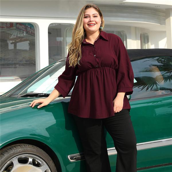 Liela izmēra izgriezts sieviešu krekls ar klasisku apkakli un 7/8 piedurknēm