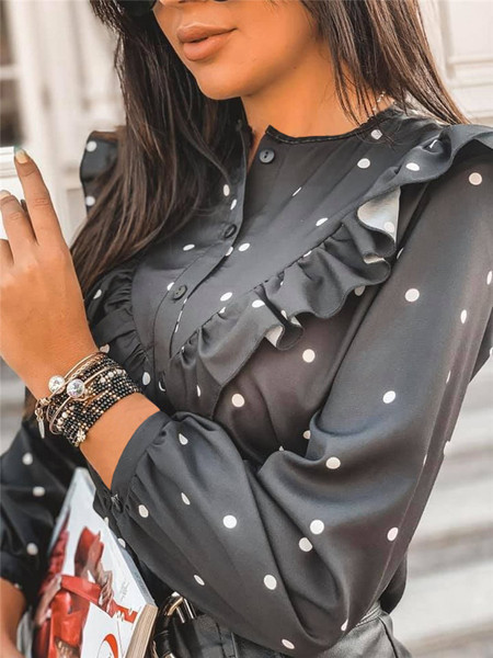 Mūsdienīgs sieviešu krekls ar ovālu kakla izgriezumu un garām piedurknēm