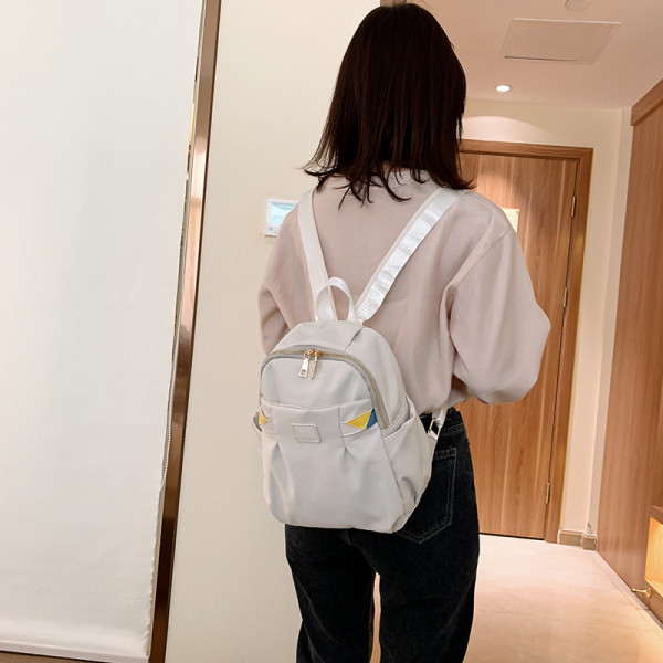 Ikdienas sieviešu mugursoma ar rāvējslēdzēju