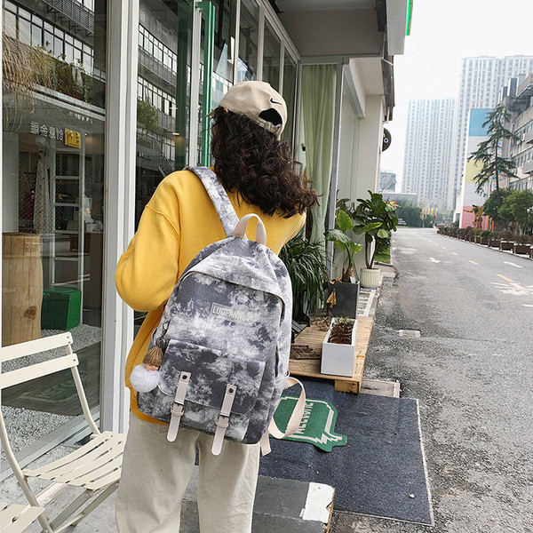 Mindennapi női hátizsák felirattal