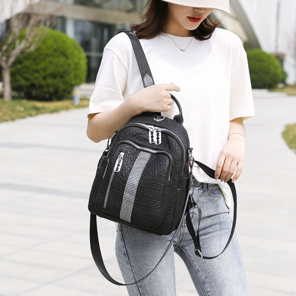 Sieviešu ikdienas mugursoma ar rokturi un rāvējslēdzēju