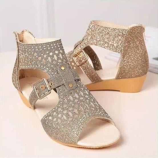 Sieviešu aktuālas sandales ar plakanām zolēm