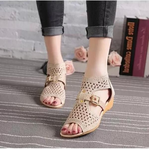 Sieviešu aktuālas sandales ar plakanām zolēm