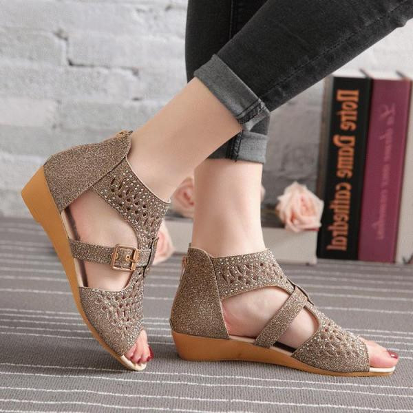 Sieviešu aktuālas sandales ar plakanām zolēm