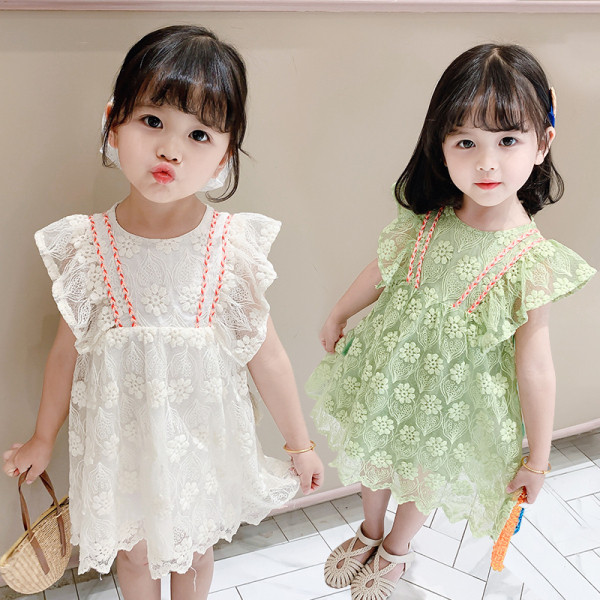 Vasaras bērnu kleita ar mežģīnēm un izšuvumiem