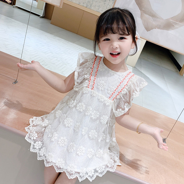 Vasaras bērnu kleita ar mežģīnēm un izšuvumiem