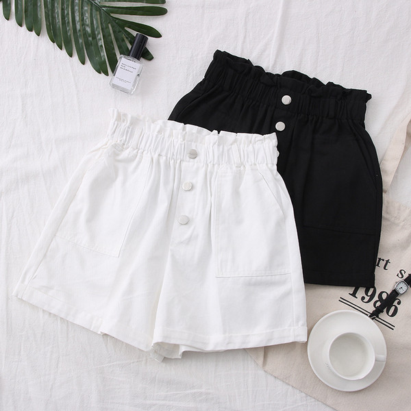 Sieviešu šorti ar elastīgu jostasvietu un kabatām