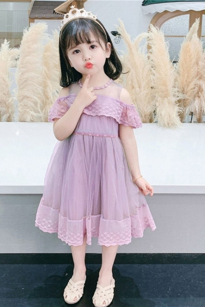 Moderna bērnu kleita no tilla un mežģīnēm