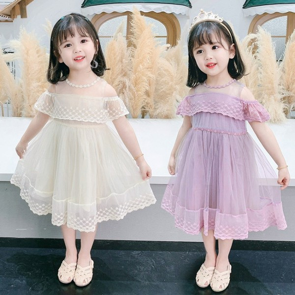 Moderna bērnu kleita no tilla un mežģīnēm