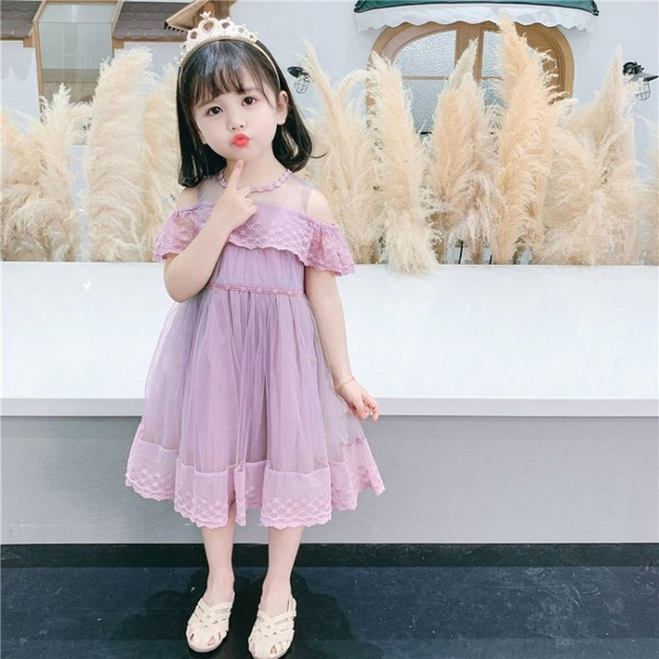 Moderna bērnu kleita no tilla un mežģīnēm