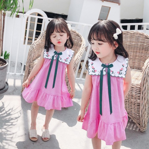 Tikandite ja paelaga suvine lastekleit