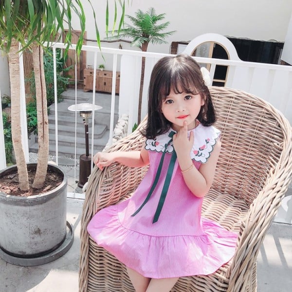 Tikandite ja paelaga suvine lastekleit