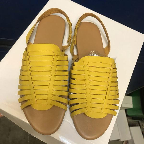 Ikdienas sieviešu sandales ar plakanu zoli no eko ādas