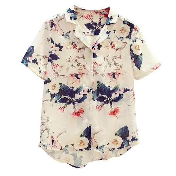 Krāsains sieviešu krekls ar īsām piedurknēm un ziedu motīviem