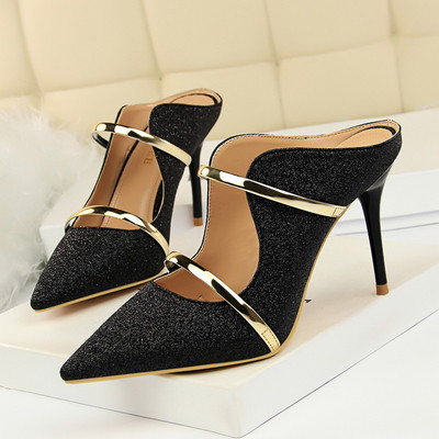 Jauns sieviešu čību modelis ar zelta lencēm