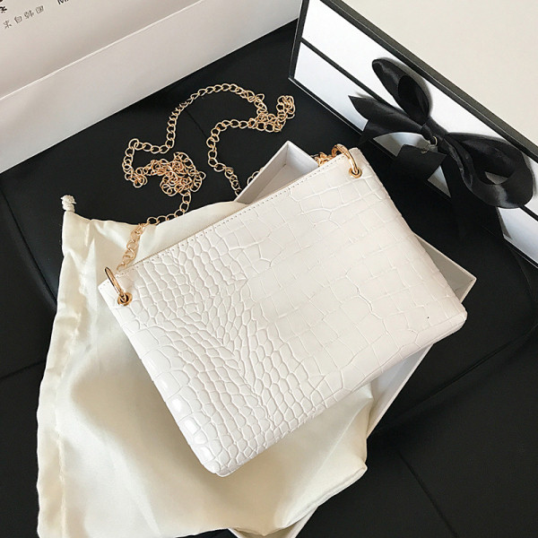 Stilīga sieviešu soma ar metāla rokturi un rāvējslēdzēju