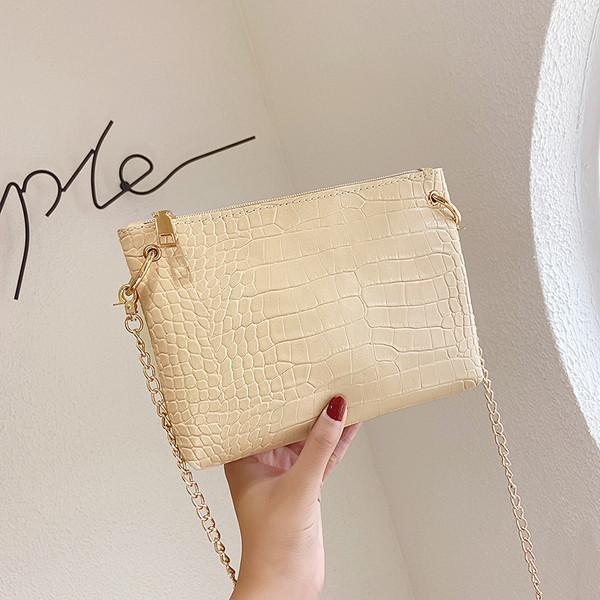 Stilīga sieviešu soma ar metāla rokturi un rāvējslēdzēju