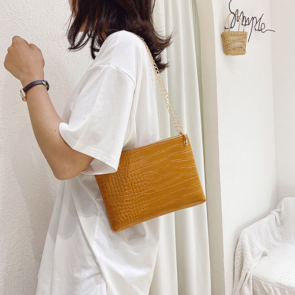 Stilīga sieviešu soma ar metāla rokturi un rāvējslēdzēju