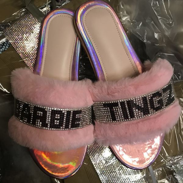 Ženske aktualne papuče s ravnim potplatom i ukrasnim kamenčićima