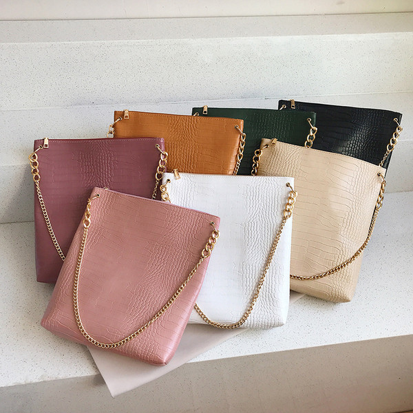 Geanta de dama moderna din piele ecologica cu maner lung si fermoar