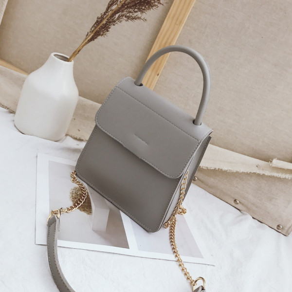 Aktuāla sieviešu soma no eko ādas ar īsiem un gariem rokturiem