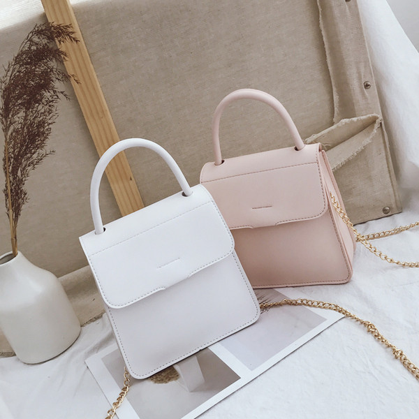 Aktuāla sieviešu soma no eko ādas ar īsiem un gariem rokturiem