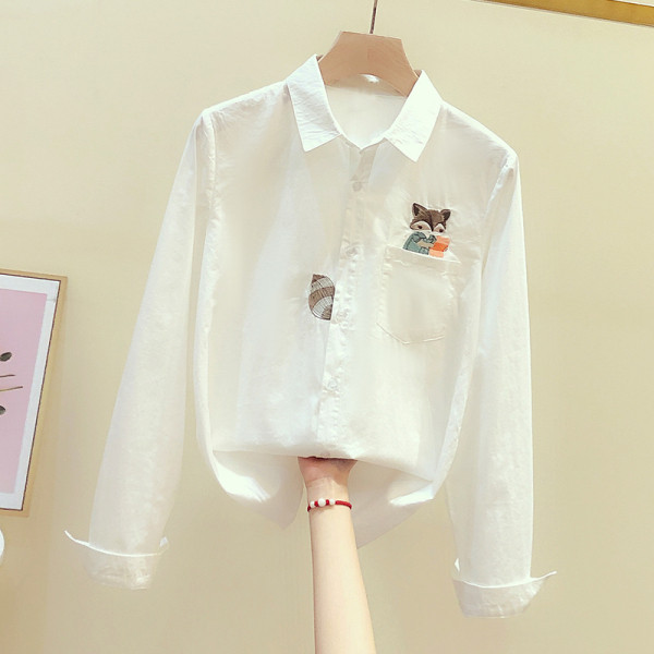 Moderns sieviešu krekls ar garām piedurknēm un izšuvumiem